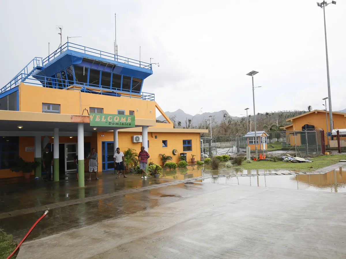 Aérogare de l'aéroport Douglas-Charles (Dominique) au lendemain d'un ouragan